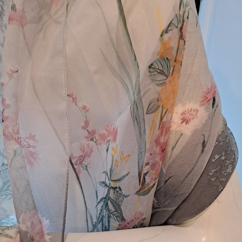 Chic Floral Print Sheer Scarf - Picture 4 of 5
